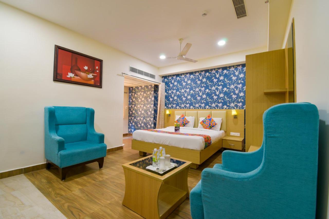 Hotel Raintr33 Hyderabad Exterior photo